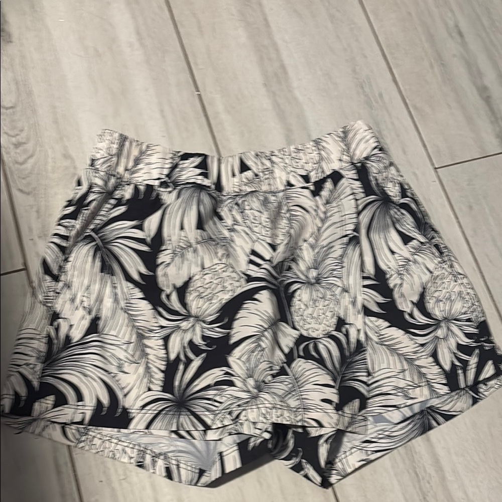 Floral Black and White Women's Shorts